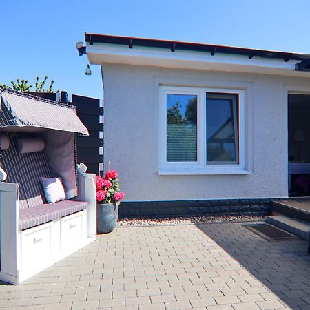 Serene Bungalow in Neubukow with Garden Exterior foto